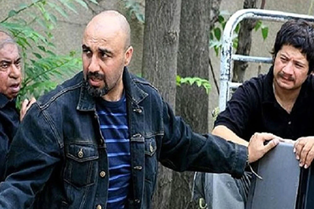 اخبار روز | تصویری جالب از رضا عطاران در پشت صحنه سریال «متهم گریخت»