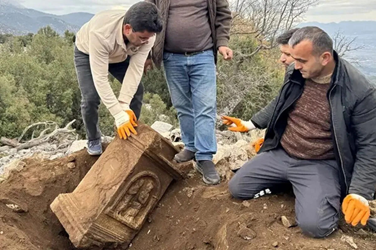 اخبار روز | کشف تصادفی کتیبۀ مربوط به روم باستان توسط یک چوپان! اخبار روز | کشف تصادفی کتیبۀ مربوط به روم باستان توسط یک چوپان!