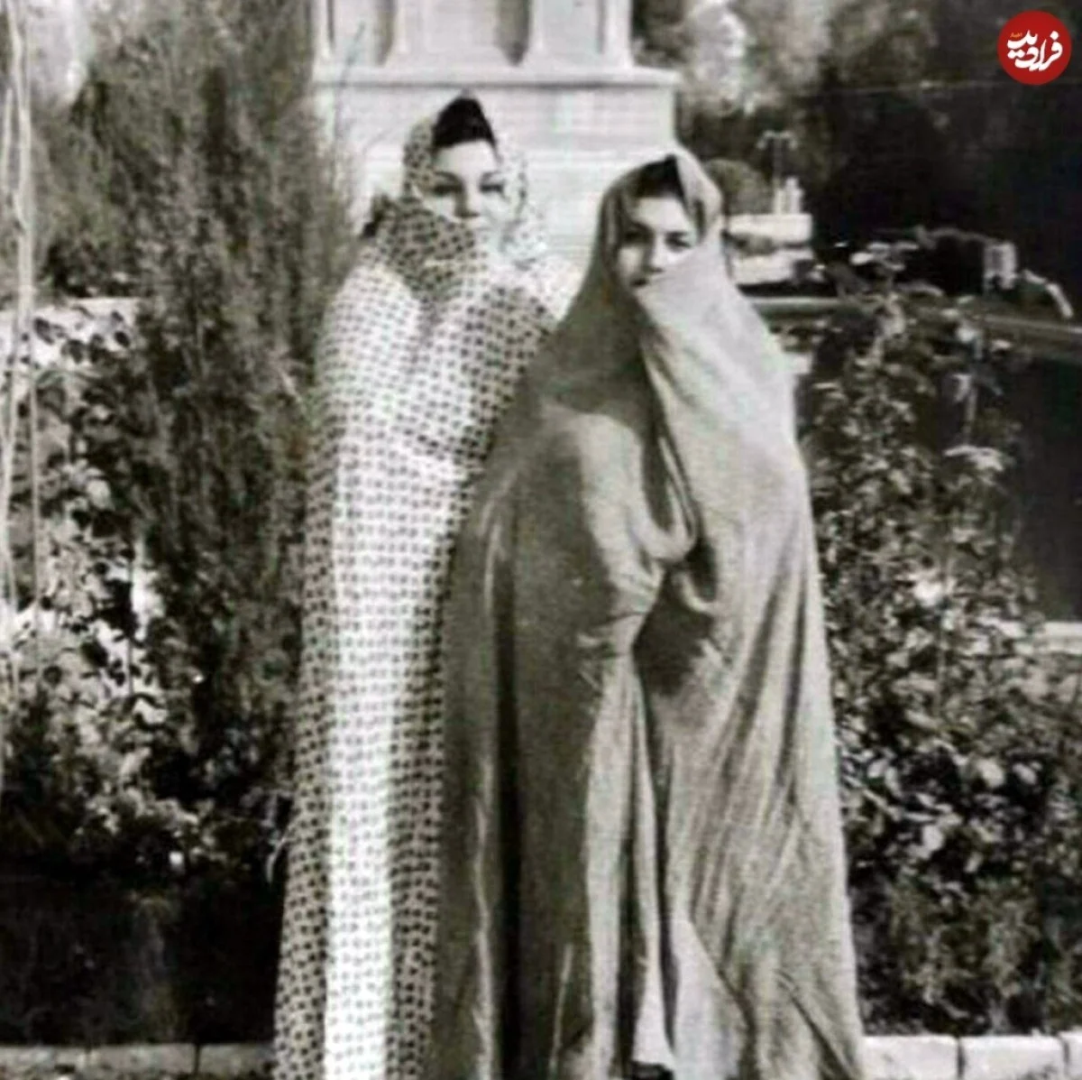 هایده با چادر گل‌گلی؛ تصویری کمتر دیده‌شده از اسطوره موسیقی ایران