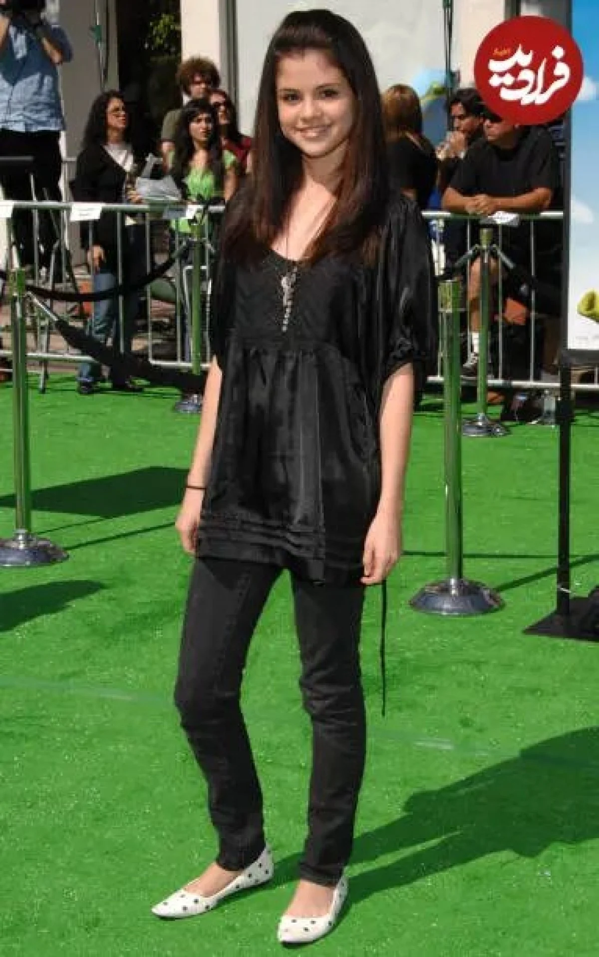 سلنا گومز در ۱۵ سالگی؛ ظاهر ساده و کودکانه در افتتاحیه شرک ۳