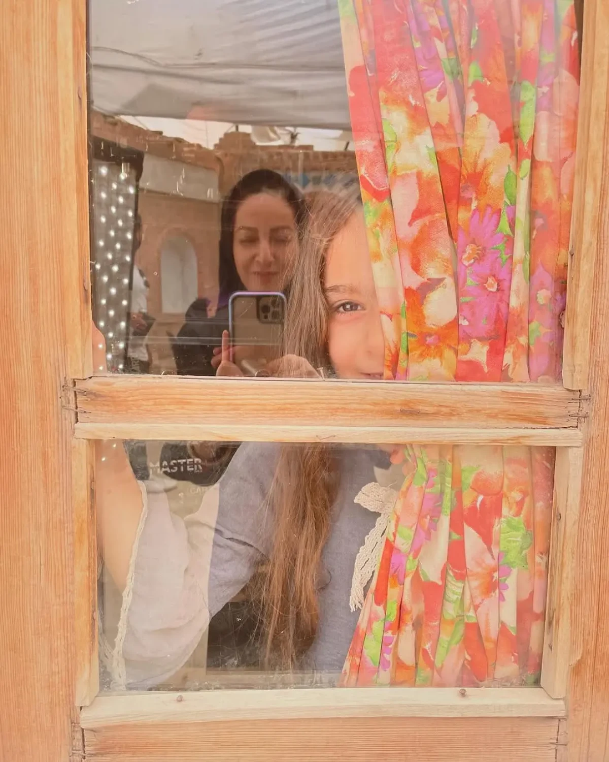 تصویر صمیمی شقایق دهقان با یک دخترک کوچولو سوژه کاربران شد