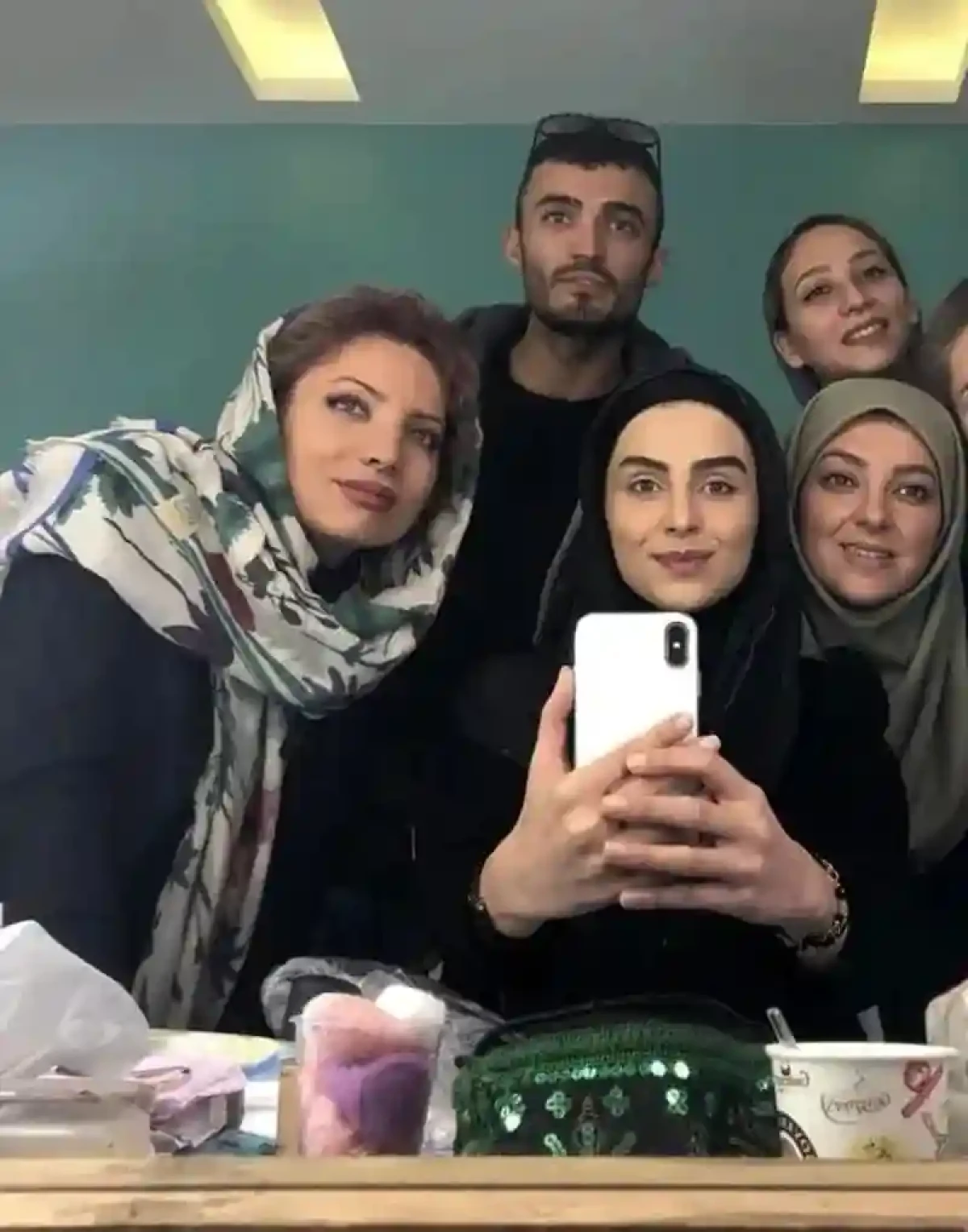 پشت‌صحنه جذاب آرام چراغی و لاله مرزبان در اتاق گریم سریال آنام