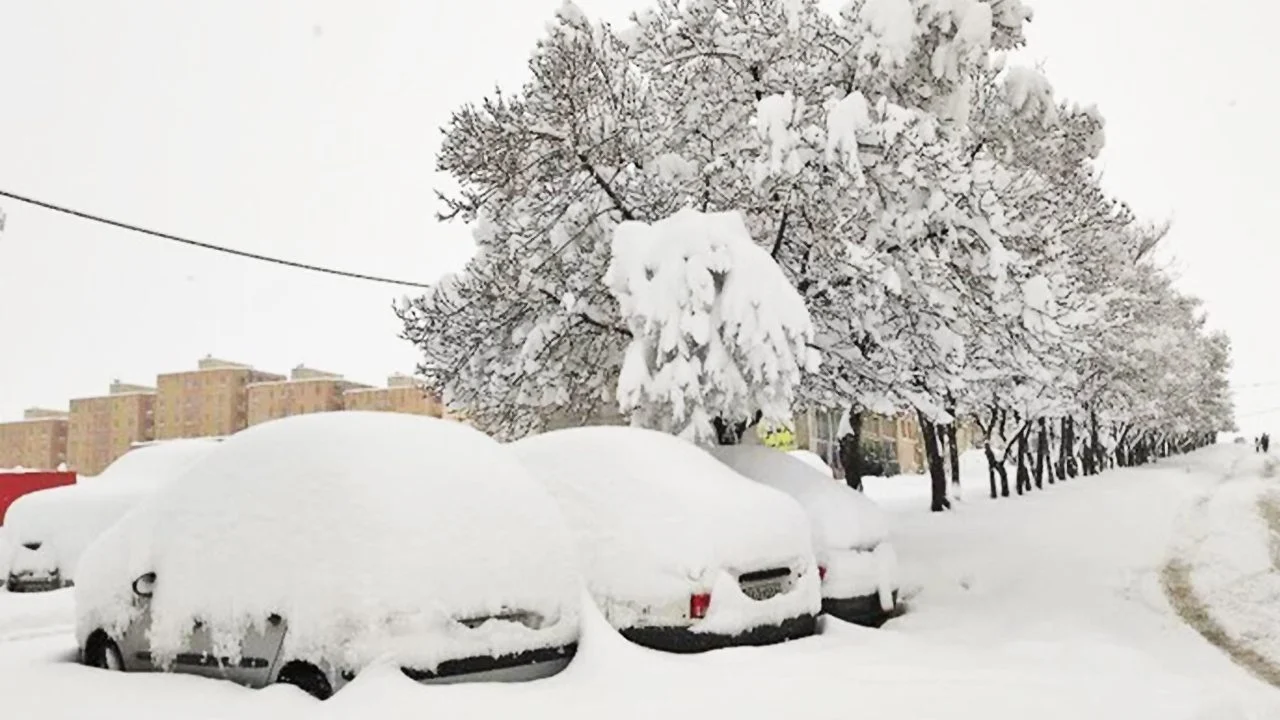 بارش سنگین تا ۵۷ ساعت آینده در ایران | هشدار ECMWF اروپا درباره احتمال برف، کولاک و سیلاب بارش سنگین تا ۵۷ ساعت آینده در ایران | هشدار ECMWF اروپا درباره احتمال برف، کولاک و سیلاب