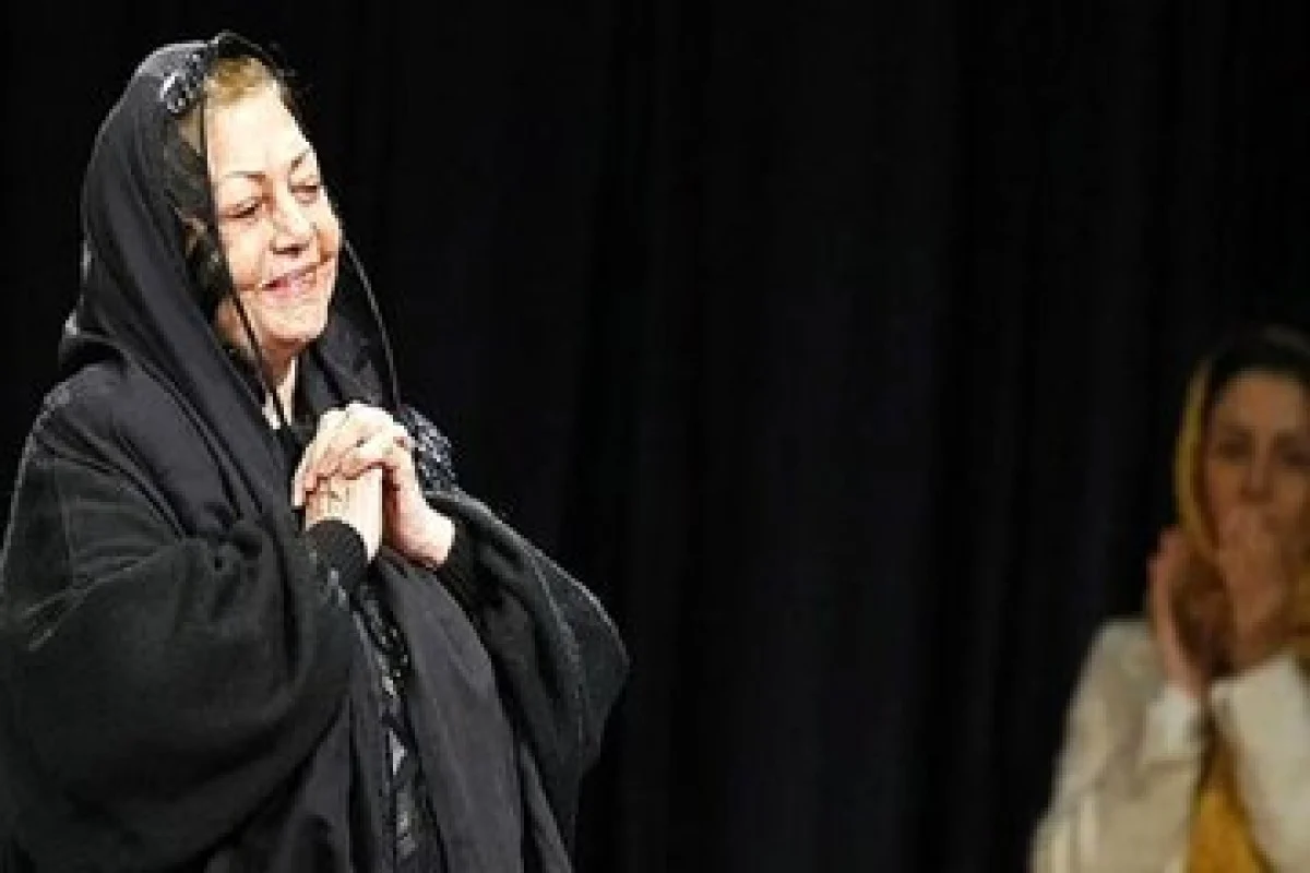 عکس تاریخ| عکس/ حمیده خیرآبادی در ۳۷ سالگی و در پشت صحنه یک تئاتر؛ سال ۱۳۴۰ عکس/ حمیده خیرآبادی در ۳۷ سالگی و در پشت صحنه یک تئاتر؛ سال ۱۳۴۰