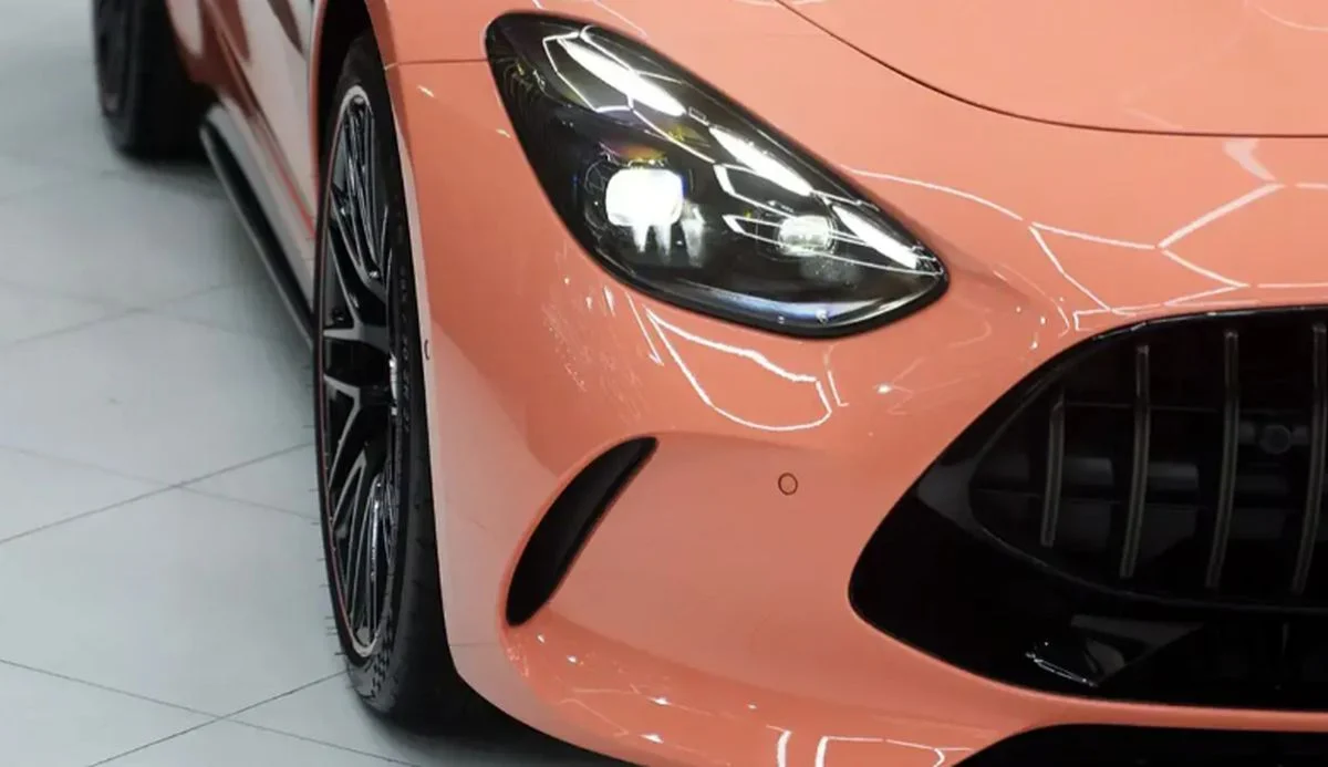 زمان وبگردی/ رنگ منحصربهفرد این خودرو دل همه را برد زمان وبگردی/ رنگ منحصربهفرد این خودرو دل همه را برد