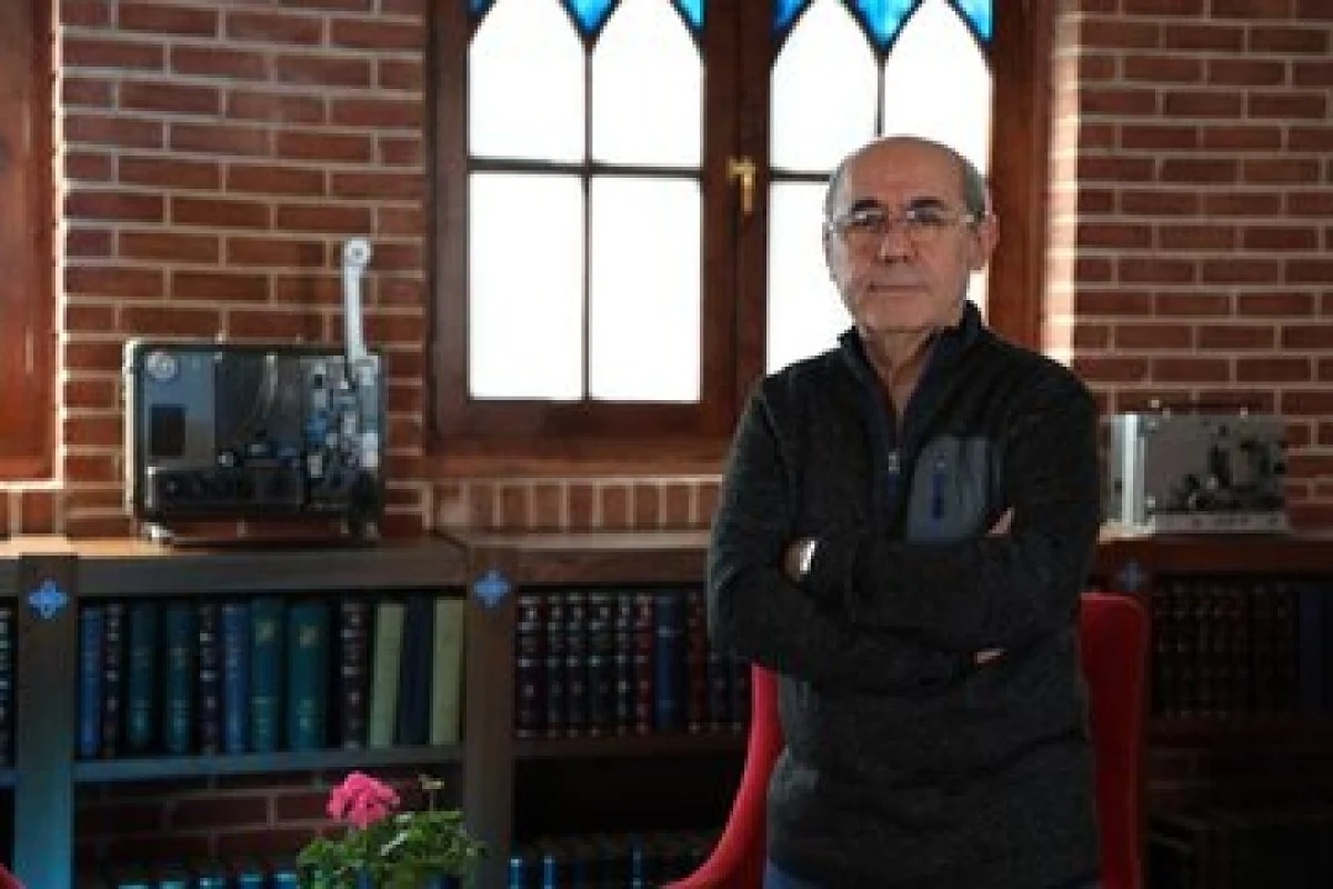 عکس تاریخ| کمال تبریزی: اگر عضو کمیته فیلم نبودم، هرگز پایم به ماجرای سفارت باز نمیشد کمال تبریزی: اگر عضو کمیته فیلم نبودم، هرگز پایم به ماجرای سفارت باز نمیشد