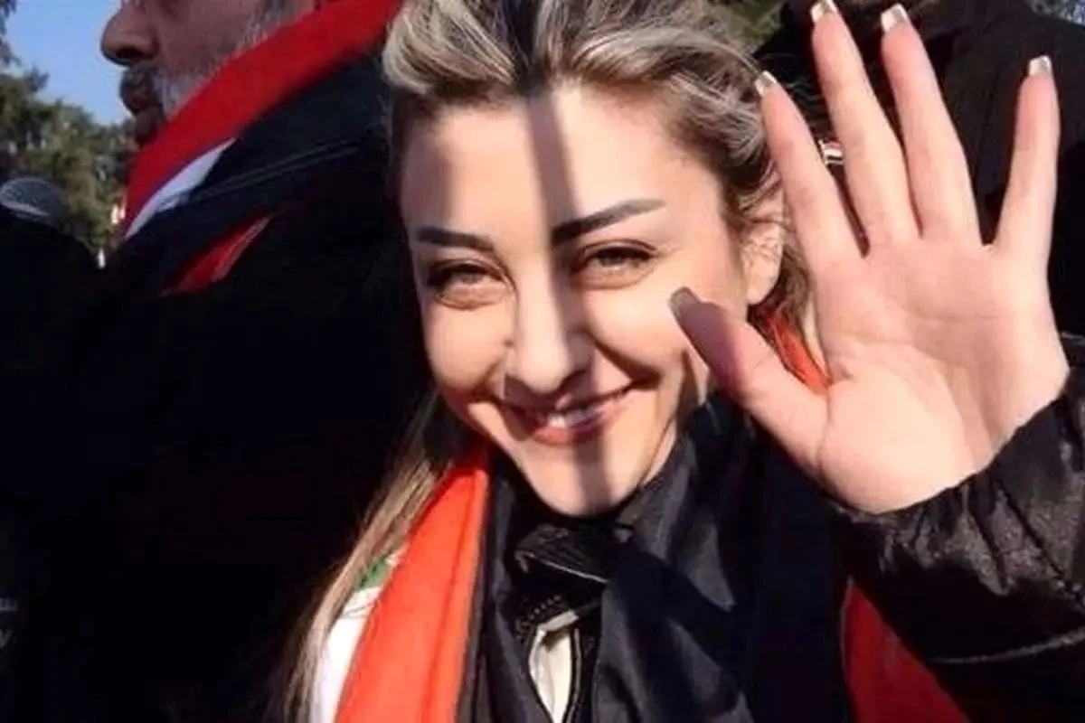 نقد مطلب/ هشدار سردار سلیمانی به بشار اسد درباره این زن نقد مطلب/ هشدار سردار سلیمانی به بشار اسد درباره این زن