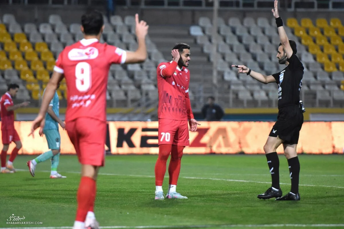 خبر ورزشی| شیطنت ستاره پرسپولیس صدای مدافع پیکان را درآورد شیطنت ستاره پرسپولیس صدای مدافع پیکان را درآورد
