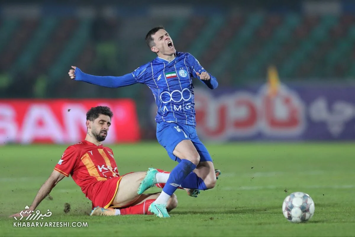 خبر ورزشی| بوسه ۵۱ میلیونی جنجال تازه در فوتبال ایران یاسر آسانی