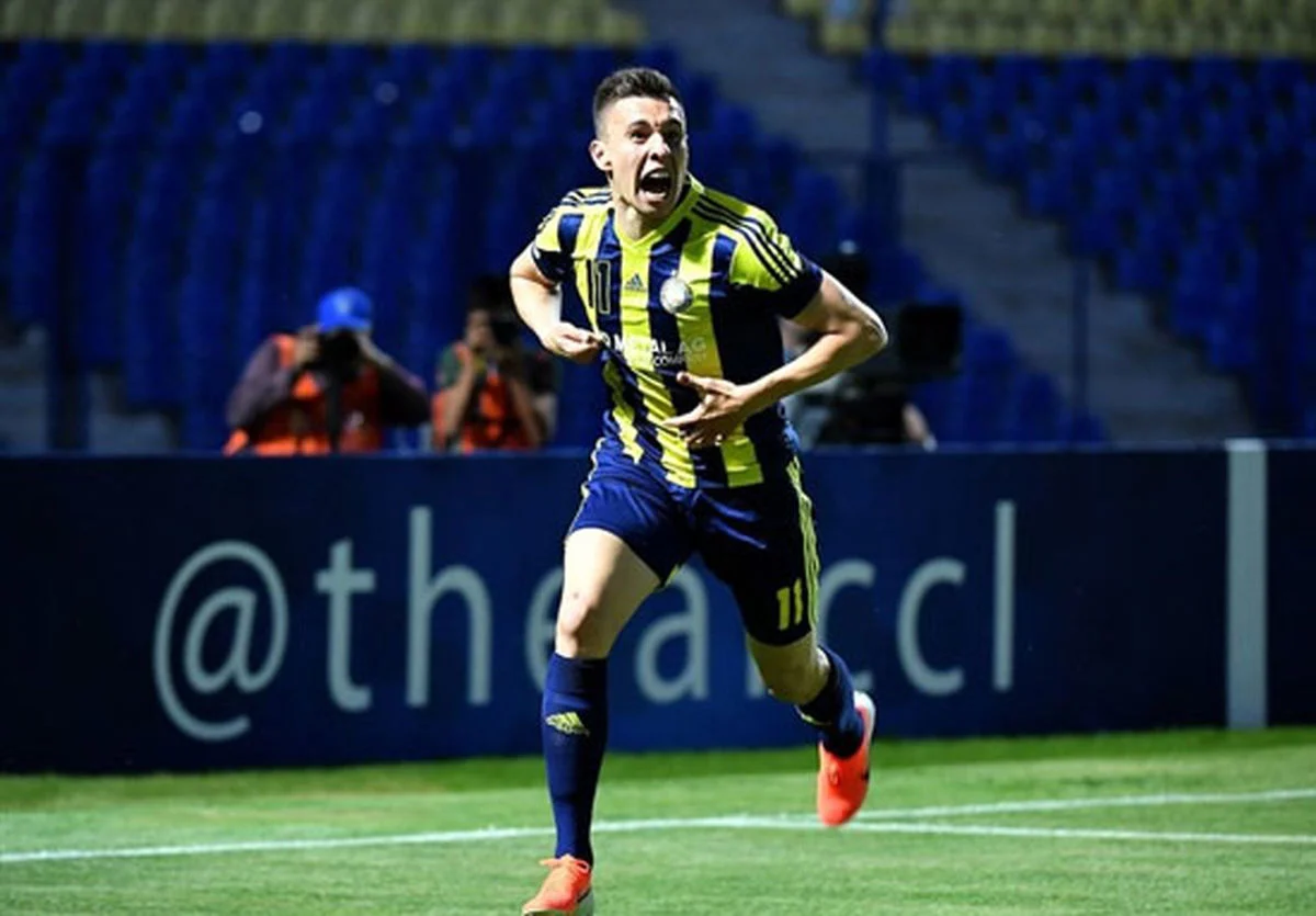 بمب زمستانی پرسپولیس در آستانه انفجار؛ ایگور سرگیف فقط یک امضا تا حضور در تهران! بمب زمستانی پرسپولیس در آستانه انفجار؛ ایگور سرگیف فقط یک امضا تا حضور در تهران!